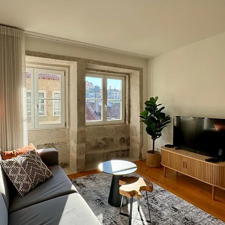 Historical Downtown Retreat Duplex By Lovelystay 포르투