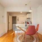Historical Downtown Retreat Duplex By Lovelystay شقة *