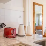 شقة Historical Downtown Retreat Duplex By Lovelystay