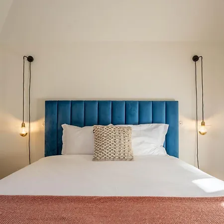 Historical Downtown Retreat Duplex By Lovelystay Apartman Porto