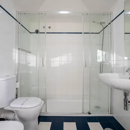 Historical Downtown Retreat Duplex By Lovelystay Apartman