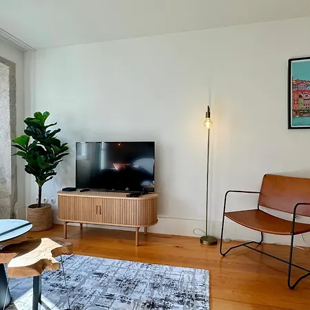 Historical Downtown Retreat Duplex By Lovelystay